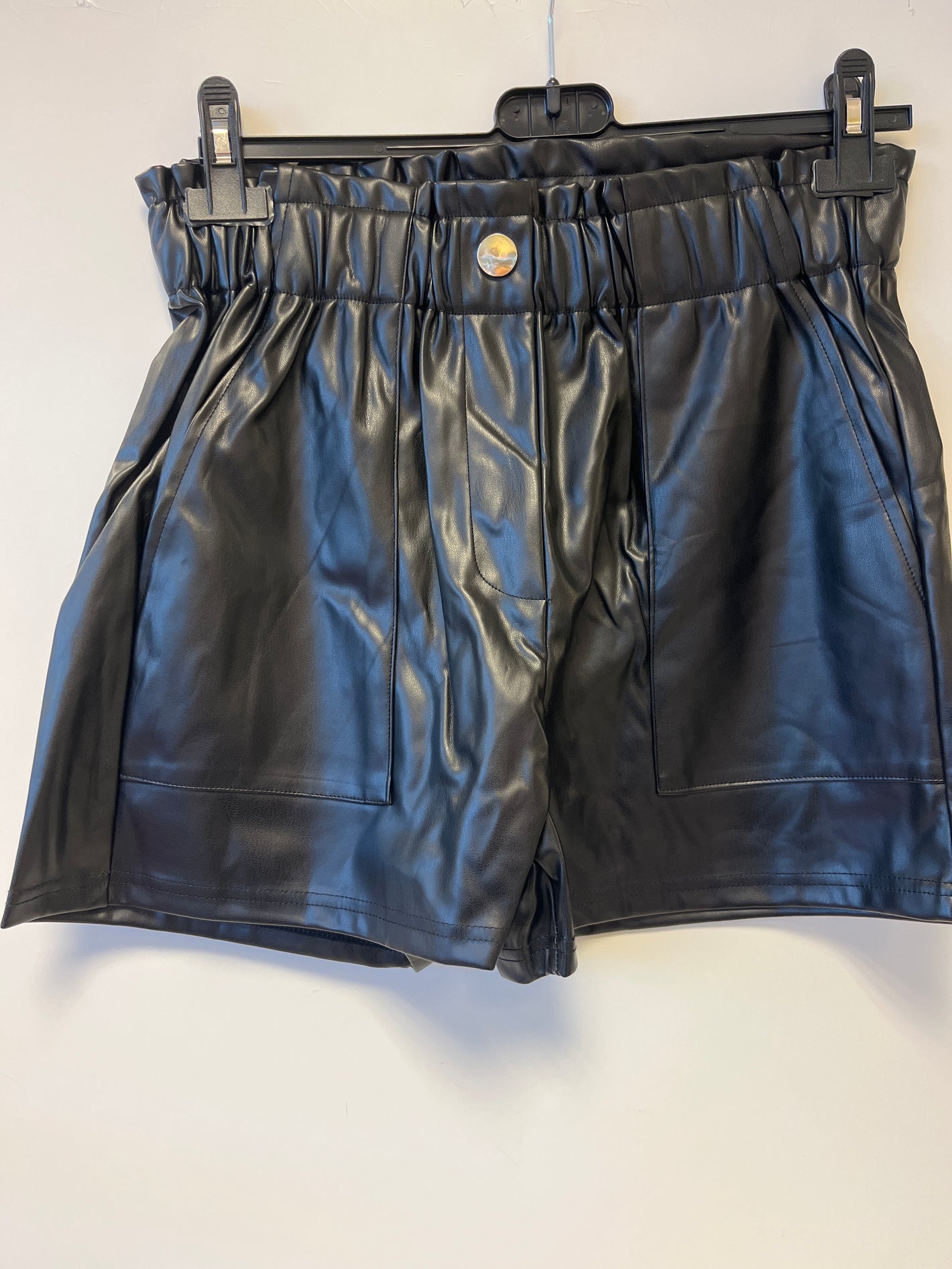 Kurze Hose Leder Optik