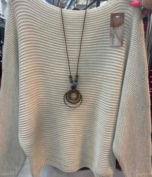 Pulli Beige mit Kette