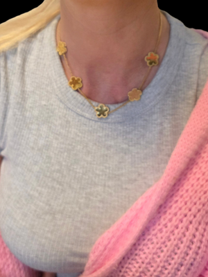 Celinas Blütenzauber in Goldfarbend – Elegante Kette mit Kleeblatt-Charme ✨🍀