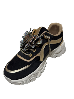 Sneaker mit Schmetterling in verschiedenen Farben