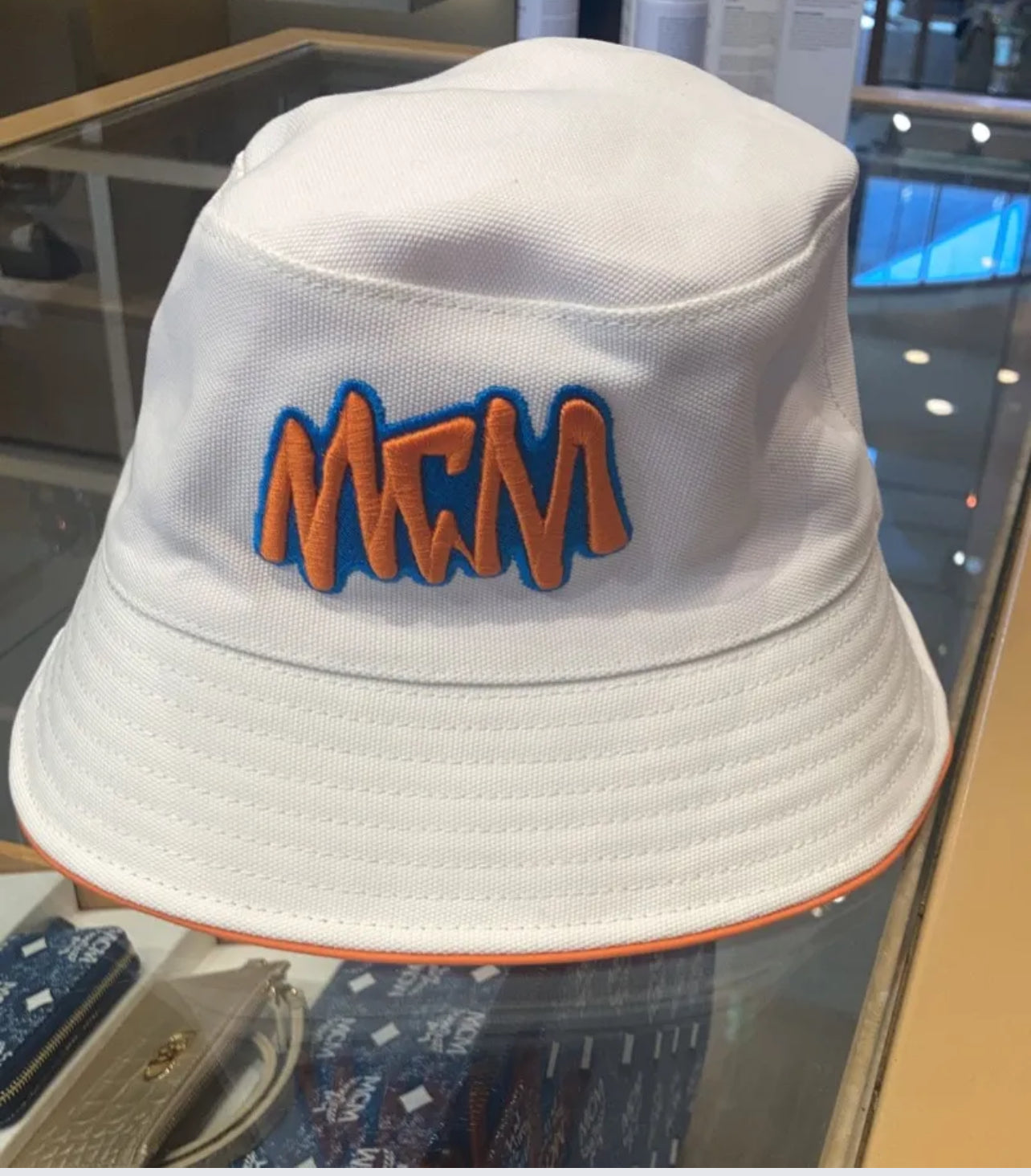 MCM Mütze Weiß mit Orange 4173