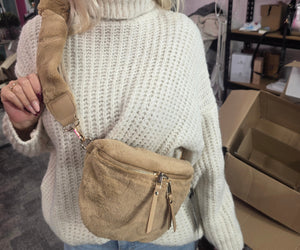 Flauschige Handtasche mit Gurt 819