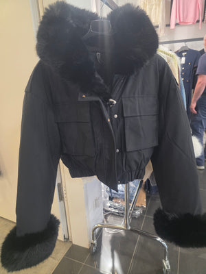 Winterjacke mit Fell am Kragen umd Ärmel versch. Grössen und Farben 9016