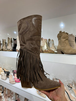 Stiefel mit Fransen