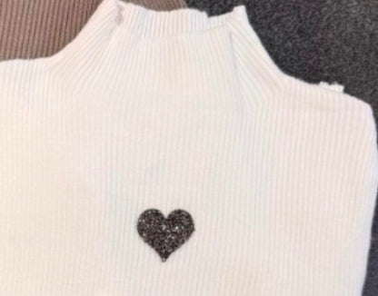 Leichter Pulli mit Stehkragen und Herz. Verschiedene Farben ONE SIZE (36-40)