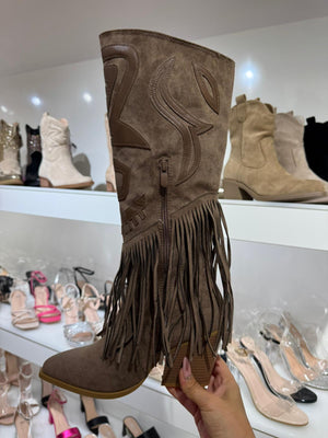 Stiefel mit Fransen