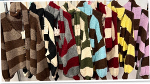 Strickjacke mit Schal rot / Weiss 31900