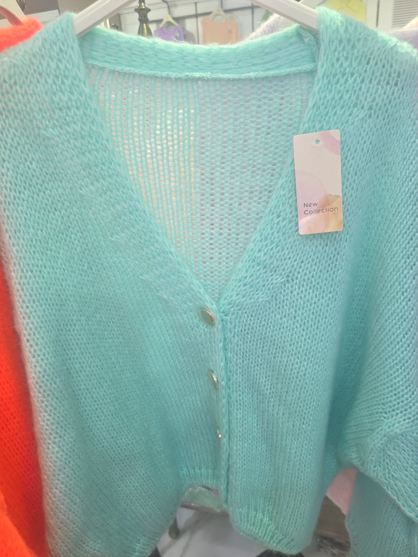 Strickjackchen mit goldfarbenen Knöpfen 7090 verschiedene Farben