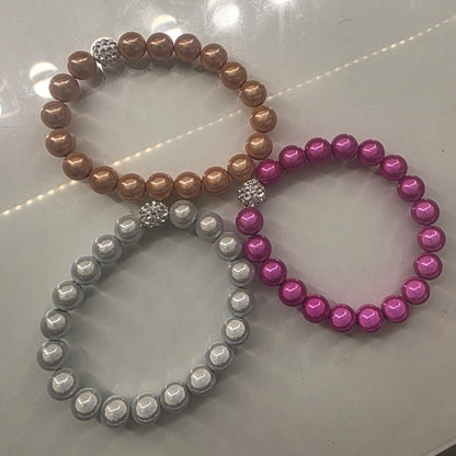 Perlenkette mit Glitzerperle in verschiedenen Farben und Mustern